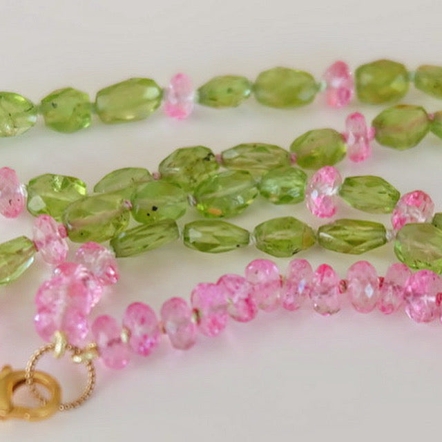 Close-up of Peridot Necklace features