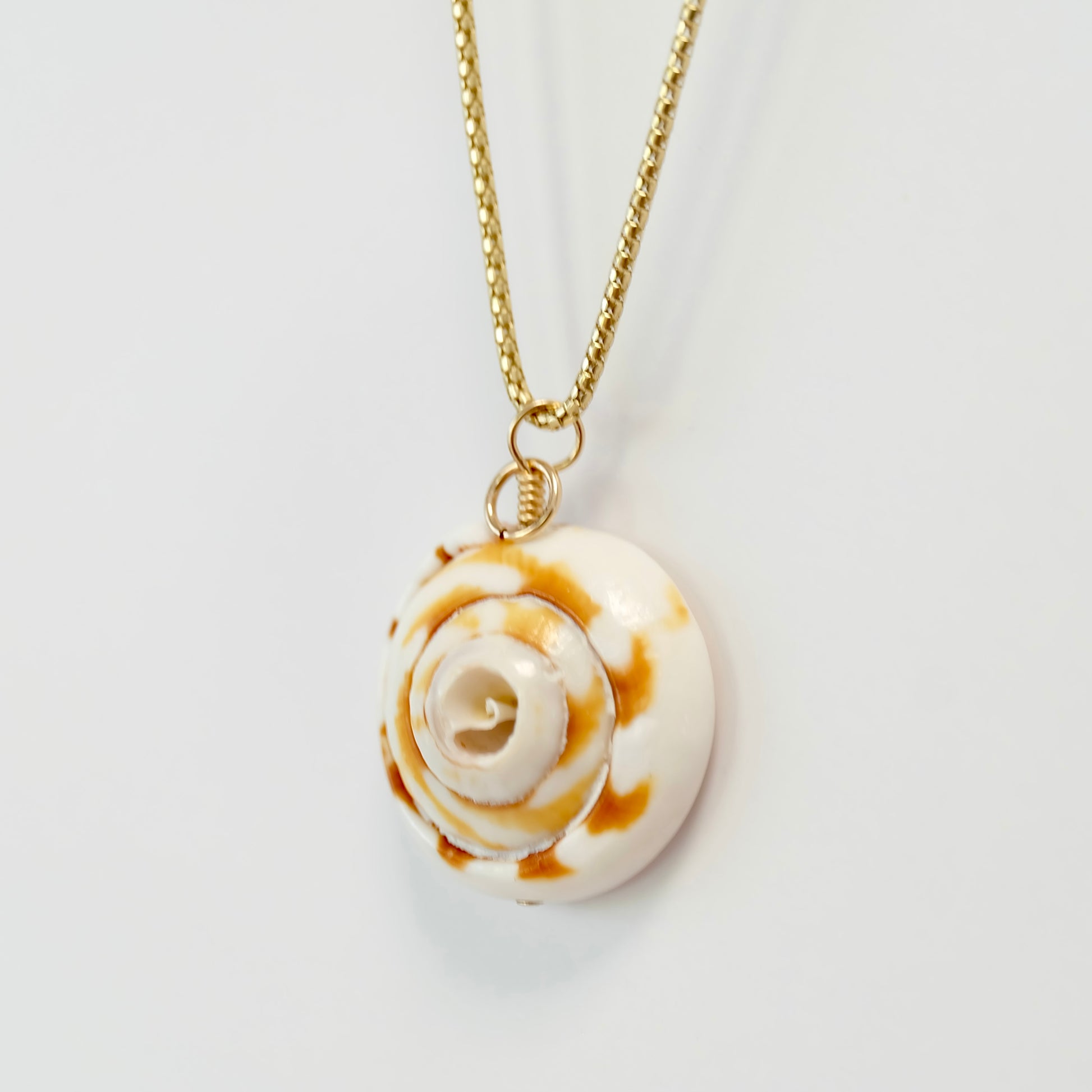 Elegant sea shell charm crafted on 14k gold-filled wire, complete with a spring clasp for easy attachment to necklaces.