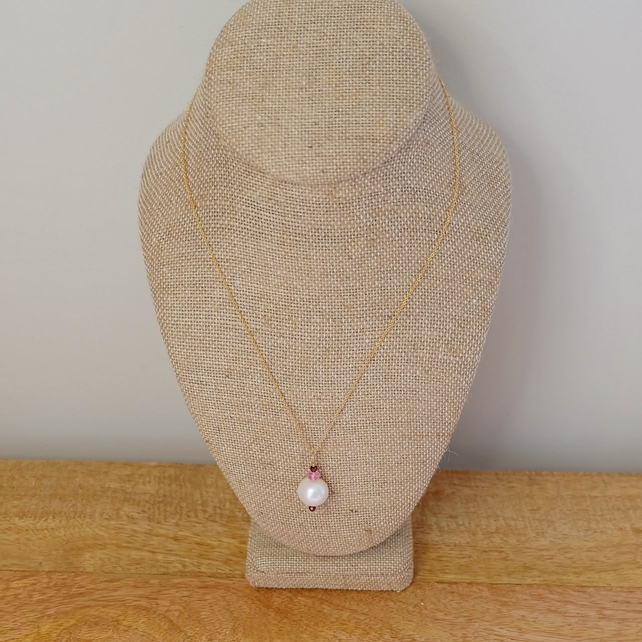 pearl charm necklace-garnet