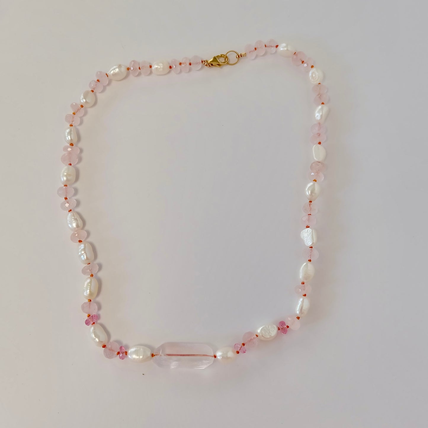 A charming necklace made of pink topaz, rose quartz, and pearl, reflecting a sweet and sophisticated aesthetic.
