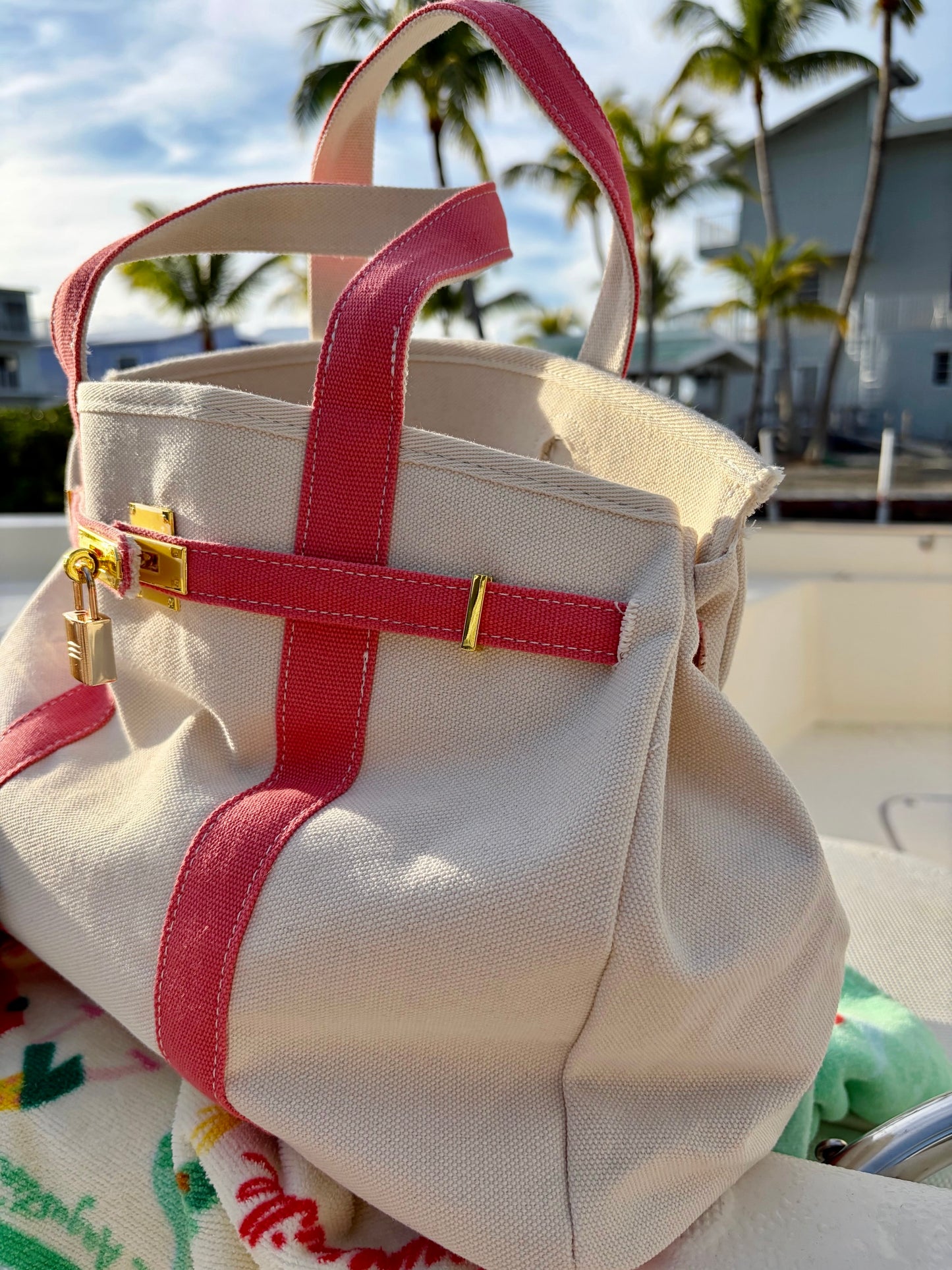 Pink trim Boatkin tote bag in a beach setting
