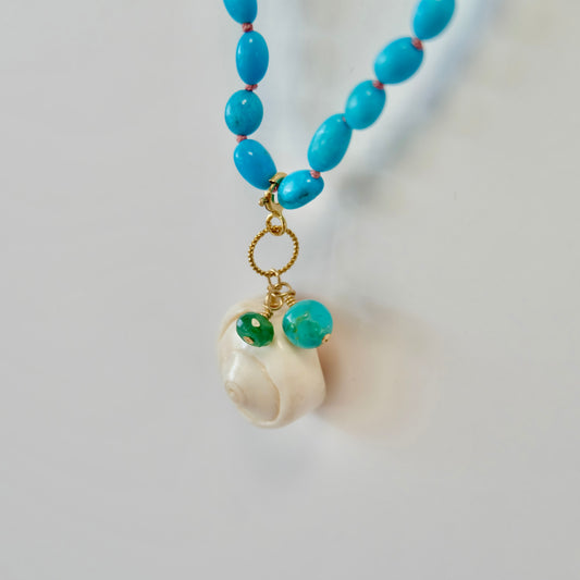 A turquoise emerald shell charm featuring intricate detailing and a vibrant color, perfect for adding elegance to any accessory.